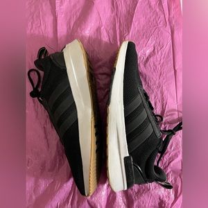 Adidas cloudform comfort tennis shoes